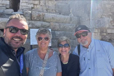 Descubre Éfeso, el templo de artemisa y la casa de la virgen maría en un tour privado desde el puerto de kusadasi. recogida incluida y guía experto.