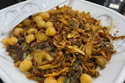 Descubre el cairo con un guía local, prueba comida egipcia auténtica en rincones escondidos y aprende a reconocer los mejores platos. incluye recogida y todas las degustaciones.