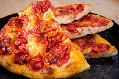 Découvrez bari en suivant un habitant du centre historique, dégustez focaccia, panzerotti, gourmandises frites et sandwichs au poulpe. petit groupe avec déjeuner, dîner et eau incluse.