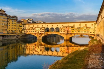 Descubra o mercado de san lorenzo em florença, prove cantucci, caminhe pela ponte vecchio e conheça a torre inclinada de pisa, com guia e transporte incluídos.