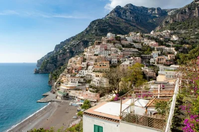 Descubra sorrento, positano, amalfi e ravello em um passeio de um dia em grupo pequeno saindo de nápoles. transporte em minivan, busca no hotel e tempo livre em cada vila incluídos.