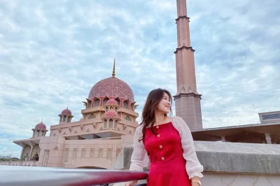 Step inside putrajaya’s pink mosque, cruise the calm lake, and see malaysia’s modern architecture with a local guide. includes hotel pickup and all tickets.