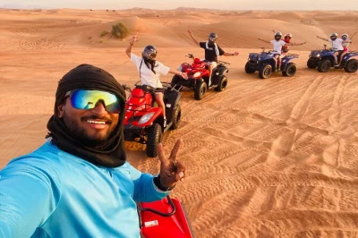 Vivez l’adrénaline du quad sur les dunes rouges de dubaï, baladez-vous à dos de chameau au coucher du soleil et savourez un bbq 5 étoiles sous un ciel étoilé. transfert hôtel et guide local i