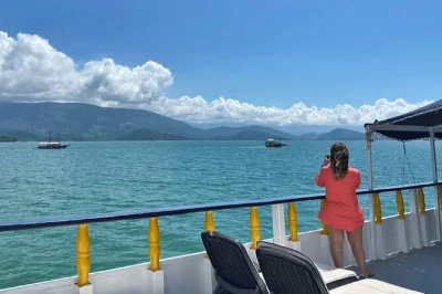 Nada, haz snorkel y relájate en playas vírgenes de la bahía de paraty. incluye traslado en lancha rápida, equipo de snorkel, frutas tropicales y tripulación local para un día tranquilo.