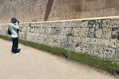 Scopri l’energia antica di chichen itza, nuota nel cenote saamal, assapora piatti tipici dello yucatán e passeggia per valladolid—con pick-up in hotel e guida certificata.