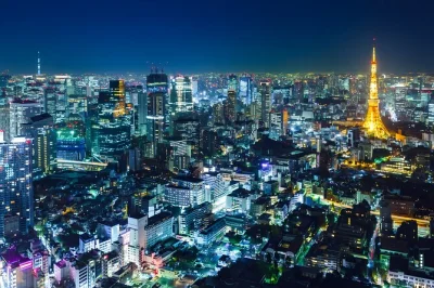 Scopri tokyo in auto privata: visita il tempio senso-ji, assaggia lo street food di tsukiji e ammira la vista dal tokyo skytree. include pick-up in hotel e autista in inglese.