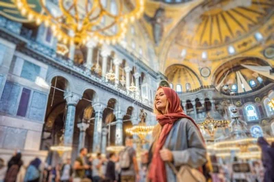 Descubre estambul con acceso sin colas a santa sofía, mezquita azul y la cisterna basílica. tour en grupo pequeño con guía local y entradas incluidas.