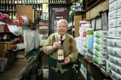 Descubra o mercado de campo de ourique com um guia local, prove doces tradicionais perto da basílica da estrela e deguste ginjinha — almoço e bebidas inclusos.