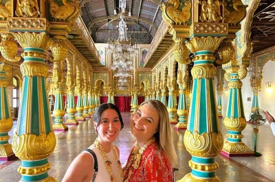 Découvrez mysore en une journée depuis bangalore : marché des cocons de soie, temple de somnathpur, palais de mysore et marché devaraja. transfert et repas locaux inclus.