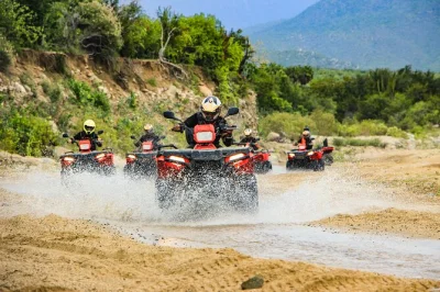 Vivi il deserto di baja in sella a un atv 4x4 vicino a los cabos, poi rilassati con un pranzo messicano fronte oceano, degustazione di tequila e trasferimento dall’hotel incluso.