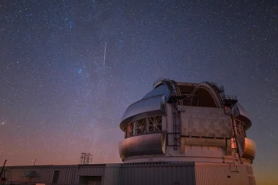 Disfruta el frío en la cima de mauna kea, contempla el atardecer sobre las nubes y toma chocolate caliente durante una sesión privada de estrellas con guía local y traslado incluido.