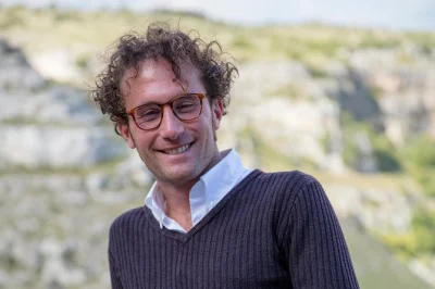 Explore os antigos sassi de matera com um guia apaixonado, descubra histórias inéditas, visite locações de filmes e fuja do roteiro turístico comum. entrada inclusa.