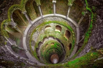 Scopri gli angoli nascosti di sintra, assaggia i dolci tipici, esplora i giardini di quinta da regaleira e ammira le scogliere di cabo da roca—tour in piccolo gruppo con partenza da lisbona.