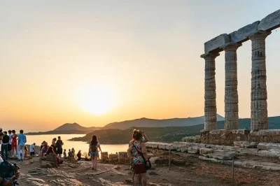 Kap sounion, poseidon-tempel, thorikos antikes theater – erlebe den sonnenuntergang an der Ägäis mit archäologe, audioguide und abholung ab athen.