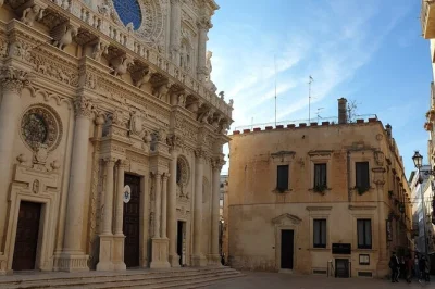 Découvrez le musée juif de lecce, flânez dans ses ruelles anciennes et admirez le baroque avec un guide local. billet inclus, parcours accessible, groupe à taille humaine.