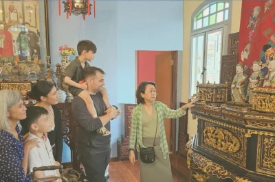 Step inside a real peranakan mansion in singapore’s joo chiat, join a local guide for stories, taste kueh & tea, and explore unique heritage. includes entry & snacks.