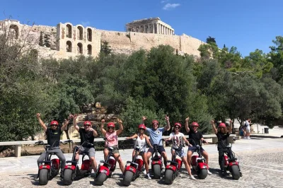 Erkunde die akropolis mit einem e-fatbike, entdecke den pnyx-hügel und die antike agora mit einem lokalen guide. inklusive e-scooter, helm, wasserflasche und allen eintrittsgeldern.