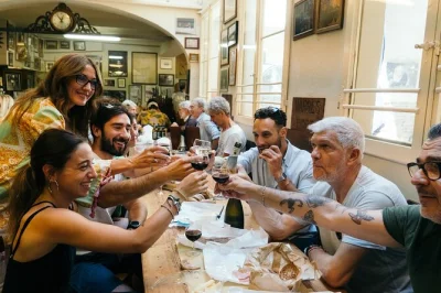 Descubra bologna pelas antigas osterie, prove massas frescas, gelato artesanal e caminhe com um guia local—mais de 15 degustações e harmonizações de vinho.