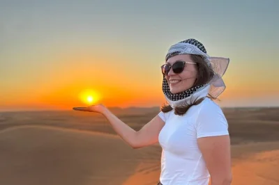 Erlebe die spannung beim dünenfahren und atv fahren in dubais wüste, entspanne im vip-camp mit live-shows und genieße ein bbq-abendessen. inklusive hoteltransfer und lokalem guide.