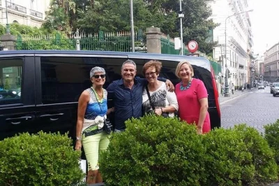 Disfruta un traslado privado de nápoles a la costa amalfitana con conductor local que habla inglés, rutas panorámicas y recogida fácil. reserva comodidad y experiencias auténticas.