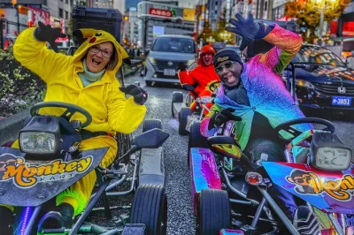 Scopri tokyo in go kart da shibuya a shinjuku con guida locale, costumi e foto incluse. prenota ora questo giro unico nel cuore della città.