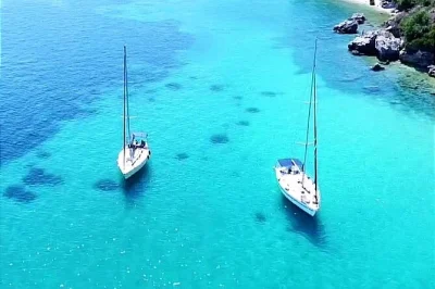 Corfù, vido, garitsa: vivi una crociera privata in yacht con skipper locale, tuffi in acque cristalline, snack freschi, vino, birra e viste sulle fortezze veneziane.