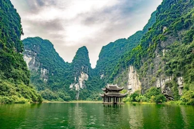 Bai dinh’s vast pagoda maze, boat caves at trang an, and a riverside lunch—this day trip from hanoi includes hotel pickup, local guide, and entry fees for an easy escape.