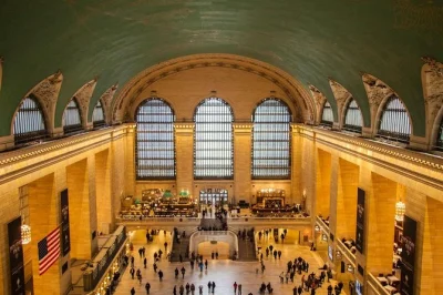 New york, grand central, bars cachés : explorez les secrets du terminal avec un guide local. visite à pied dans midtown manhattan avec écouteurs inclus.