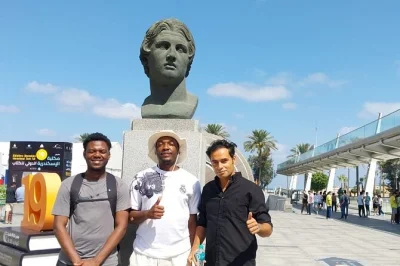 Scopri le antiche catacombe di alessandria, passeggia nei giardini del palazzo montazah e visita la più grande biblioteca del mondo con guida e trasferimento dall’hotel inclusi.