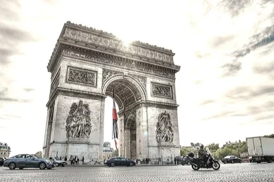 Feel paris in a few hours with a private layover tour, panoramic electric car, and local guide. includes pickup, stops at the eiffel tower, louvre, sacré-cœur & more.