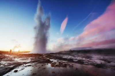 Scopri gullfoss, ammira l’eruzione di strokkur e cammina nella faglia di Þingvellir con questa escursione golden circle da reykjavik, con pick-up in hotel e guida esperta.
