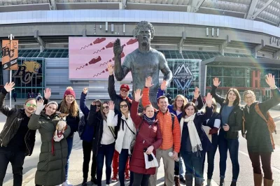 Scopri vancouver a piedi in 3 ore con una guida locale: esplora gastown, robson street e il marine building con consigli pratici e orari flessibili.