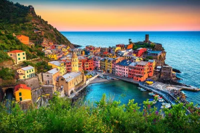 Scopri i colori delle cinque terre, assaggia il pesto fresco a vernazza e ammira la torre pendente di pisa in una gita di un giorno da firenze con pick-up in hotel.