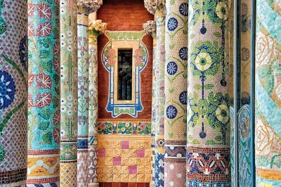 Descubre el palau de la música catalana en barcelona con entrada sin colas, tour guiado y una historia que te atrapará. incluye entrada y guía local.