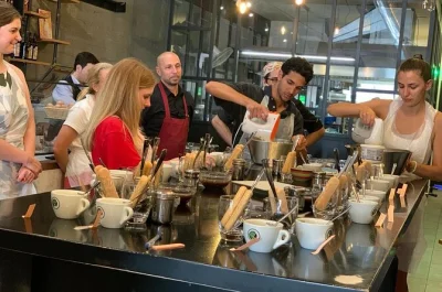 Florença, aula prática de culinária: faça massa fresca e tiramisu em restaurante local, aproveite vinho à vontade e divirta-se com novos amigos. inclui almoço ou jantar.