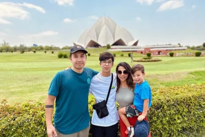 Descubra delhi entre mercados de especiarias, fortes mogóis e momentos de paz em templos sagrados. inclui transporte, guia e ingressos.