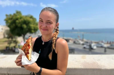 Découvrez bari vecchia avec un local, goûtez panzerotto, orecchiette, popizze, savourez un verre de vin des pouilles et terminez par une glace. guide anglophone inclus.