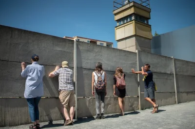Feel the tension of cold war berlin on a walking tour with a local guide. explore the berlin wall, ghost stations, and palace of tears. includes expert insights.