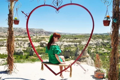 Erlebe kappadokien hautnah bei einem kleinen gruppenausflug – entdecke zelve, die feenkamine und die unterirdische stadt Özkonak mit mittagessen und hoteltransfer inklusive.