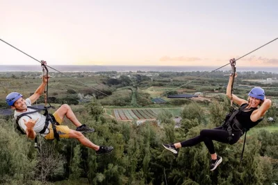 Erlebe den adrenalinkick an oahus north shore mit 8 ziplines, einer atv-tour zum gipfel, hängebrücken und lokalen guides. inklusive ausrüstung und kostenlosem parkplatz.