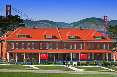 Entdecke das walt disney family museum im presidio von san francisco, mit originalzeichnungen, walt disneys eigener stimme und traumhaften ausblicken auf die golden gate bridge. mobiler einlass inklus