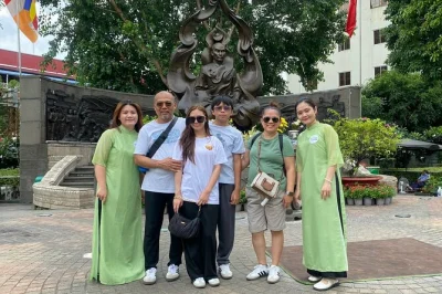 Erlebe ho-chi-minh-stadt hautnah auf einer scooter-tour mit lokalen guides. entdecke den wiedervereinigungspalast, die notre-dame-kathedrale, das kriegsmuseum & mehr. inkl. abholung.