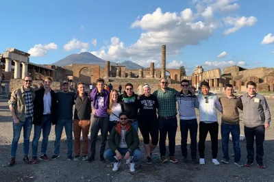 Descubre pompeya con un arqueólogo experto, explora ruinas tranquilas, conoce los famosos moldes de yeso y disfruta de ayuda para comprar entradas sin filas.