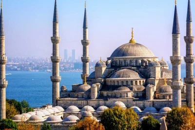 Descubre la ciudad vieja de estambul en un tour privado: pasea por sultanahmet, visita santa sofía, palacio de topkapi, la mezquita azul y el gran bazar con entradas sin colas y recogida en hotel.