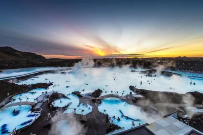 Scopri gullfoss, ammira l’eruzione di strokkur e rilassati nelle acque della blue lagoon. tour in piccolo gruppo con guida e trasferimento da reykjavik.