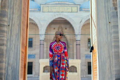 Vive estambul con un fotógrafo local en mezquita azul, santa sofía, puente de galata y ortaköy. sesión privada, fotos el mismo día y transporte incluido.