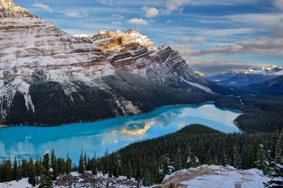 Feel the chill of glacier air and the hush of turquoise lakes on a banff small group day trip—includes pickup, expert guide, and seasonal stops like moraine or emerald lake.