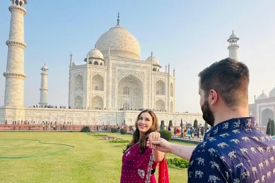 Veja o nascer do sol no taj mahal, explore as muralhas vermelhas do forte de agra e conheça o baby taj — tudo em um dia saindo de delhi. inclui transporte, guia, almoço e ingressos.