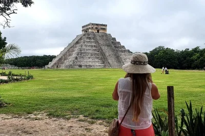 Scopri chichen itza senza folla con un tour privato all’alba, nuota in un cenote sacro, gusta un pranzo tipico dello yucatan ed esplora valladolid, con comodo pick-up in hotel.