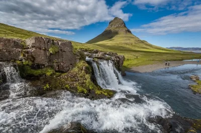 Scopri l’anima selvaggia della penisola di snæfellsnes in islanda con un tour di un giorno da reykjavik, con pickup in hotel e guida locale per un’esperienza autentica.